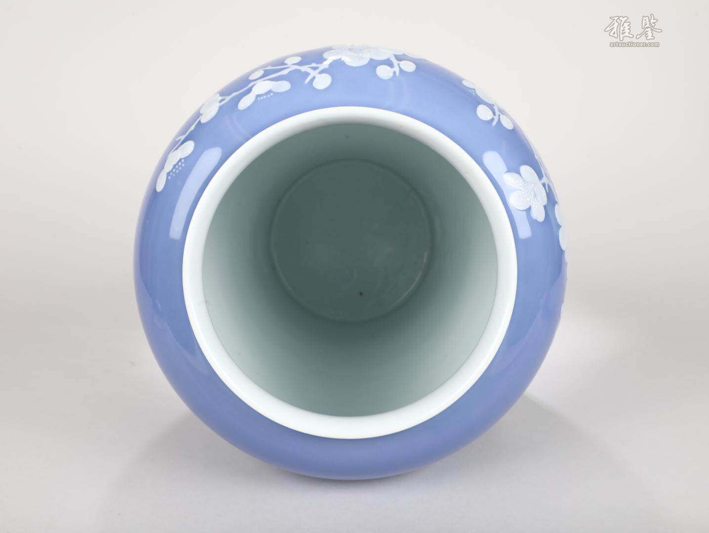 鐘宜彬作釉下堆白花瓶