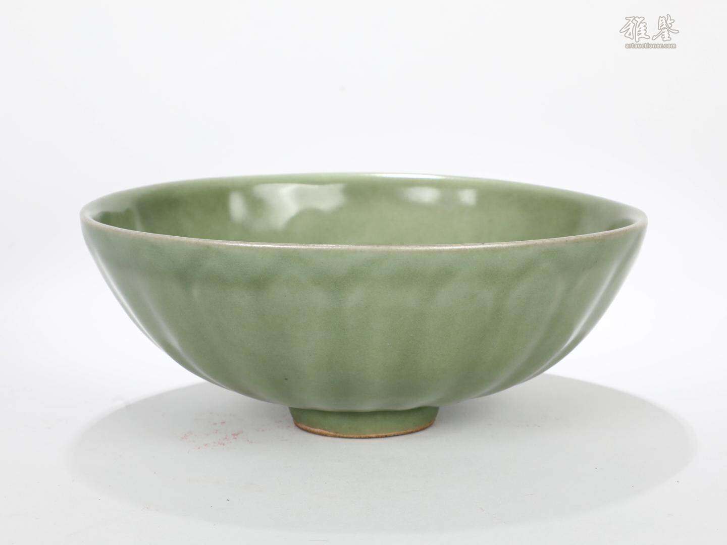 明 龍泉窯菊瓣碗